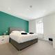 Stylish 4 Bedroom Apartment with Parking Bournemouth - Photo 10