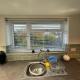 modern 1 bed apartment with car parking Bitton - Photo 4