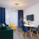 Blue and Green Apartment with Bright Pink Bedroom in Kraków by Noclegi Renters Cracovia - Foto 5
