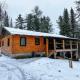 5R Cozy log chalet in fantastic location. Ski, snowshoe, fish, explore! AC, pet friendly!