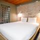 Cosmopolitan Chiado Apartment by LovelyStay, Lisbonne - Photo 1