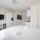 Urban Oasis with Queen Bed and View BE-44 Цюрих - Фото 6