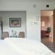 Mid Century 1BR Apt w Patio Near LAX Playa Vista Beach, Los Ángeles - Foto 9