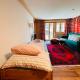 One Bedroom with mountain and garden view ground floor of Chalet Solaria Zweisimmen - Foto 5