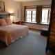 Modern King Room in Heart of Mt, Crested Butte Hotel Room, Crested Butte - Fotografie 1