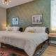 Stylish 4Bed Retreat with Rooftop, Garage, Peloton, Sleeps 12, Fire Table, Gourmet Kitchen, Cozy Living Space, Dedicated Parking, Near Distilleries, Marathon Village and Nightlife, Chic Skyline Views, 24 Hour Hospitality, Nashville (foto 10)