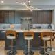 Stylish 4Bed Retreat with Rooftop, Garage, Peloton, Sleeps 12, Fire Table, Gourmet Kitchen, Cozy Living Space, Dedicated Parking, Near Distilleries, Marathon Village and Nightlife, Chic Skyline Views, 24 Hour Hospitality, Nashville (foto 2)