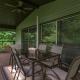 The Sunset Chalet Pet-friendly, Deck & 5 Minutes to Black Mountain! - Foto 4