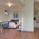 Loft Cottage, sleeps 2. Central and Cozy!, Кейптаун - Фото 9