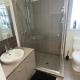 Elegant master bedroom with private bathroom, Point Cook (fotografie 2)