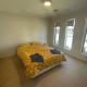 Elegant master bedroom with private bathroom, Point Cook (fotografie 5)