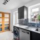 Stylish 2 Bed Bungalow in East Ham, Close to Excel, London - Photo 9