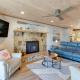 Lakefront Townhome w/ Dock: 6 Mi to Blue Ridge!