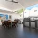 The White House - 5 Bedrooms Close to Town & Beach, Port Douglas (foto 2)