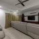 The White House - 5 Bedrooms Close to Town & Beach, Port Douglas (foto 6)