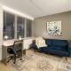 Downtown 1BR by Steps from Wells FREE PARKING