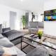 Stylish Apartment - 2 Bedrooms - Balcony - Parking - Netflix - Wifi - 7MC