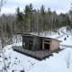 1B Contemporary cabin in magnificent setting, luxury and comfort, hot tub, AC!
