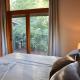Lux, designer 8-acre retreat with private creek, Nevada City (foto 7)