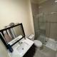 Queen Bed Apartment with Seamless Living & Kitchen, Newmarket (photo 10)