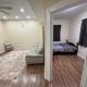 Queen Bed Apartment with Seamless Living & Kitchen, Newmarket (photo 7)