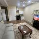 Queen Bed Apartment with Seamless Living & Kitchen, Newmarket