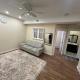 Queen Bed Apartment with Seamless Living & Kitchen, Newmarket (photo 5)