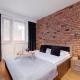 Industrial Apartment Fredry with Parking by Noclegi Renters Cracovia - Foto 1