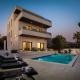 Beachfront Villa Ines with Pool, Kaštela (Foto 2)