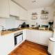 Charming & Stylish 2-Bed House - 20 min Walk to Centre, Bath - Photo 5