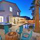 Stunning 4BR Getaway w Pool, Hot Tub, & Firepit, Las Vegas - Photo 3