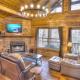 Luxury Cabin Sleeps 8 with creekside fire pit near Helen GA, Cleveland