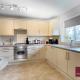 Wokingham - 2 Bedroom Maisonette - With Parking - Photo 6