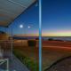 Beachfront 3BR Home with Stunning Ocean Views, Quinns Rocks - Fotografie 8