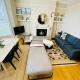 Bright, spacious apartment with off-road parking, Bath - Photo 8