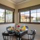 StayVista's Lawn House at Sula Wada - Vintage-Charm Cosy Home with Swimming Pool and Indoor Activities, Panchgani - Foto 9