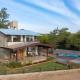 Dawn Ecstasy by StayVista - Hill-view villa with Modern interiors, Garden area & Indoor games, Mahabaleshwar - Foto 1