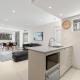 Open-Plan 2BR Unit with Parking in Prime Bondi Beach Sydney - Fotografie 4