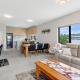 Sleek Vista Townhouse with deck and air-con, Окленд - Фото 2