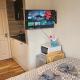 Entire en-suite room in Windsor home with free parking, Windsor - Foto 10
