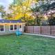 Bungalow & Tiny Guest House with Private Fenced Yard Charlotte - Foto 3