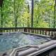 Cozy Cabin, Sleeps 8 - Close to Dollywood with Hot Tub, Arcade, Community Pool