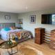 Beautiful Retro Flat above Pub.
