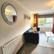 Lovely 3 bedroom Apartment By Sensational Stay Short Lets & Service Accommodation with 6 beds Edynburg - Zdjęcie 2