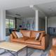Holiday Home in Sneek with Waterfront Jetty, Sneek (foto 2)