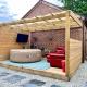 1 Bedroom home with hot tub & private garden, Orpington