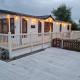 2 Bed Lodge Style Caravan with Hot Tub & Private Garden at Patrington Haven Leisure Park - Foto 1