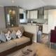 2 Bed Lodge Style Caravan with Hot Tub & Private Garden at Patrington Haven Leisure Park - Foto 10