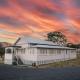 Pretty Pink Queenslander - Spectacular Views, Space and Serenity, Тентерфилд