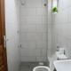 AC, 1 BR, 43 inch Smart TV, Hot shower- LightHouse, Mombasa - Fotografie 4